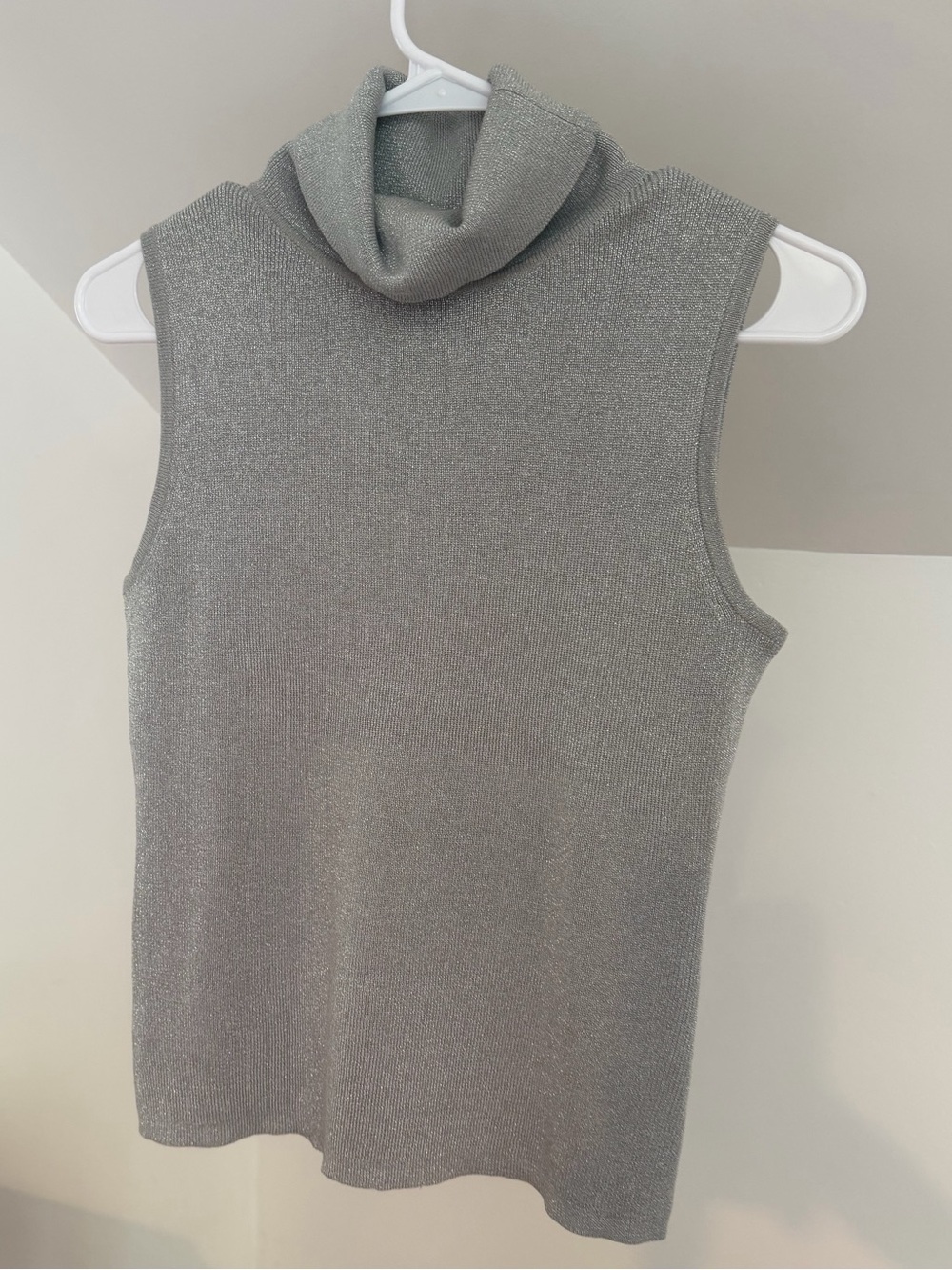 Joseph A Sleeveless Silk Silver Turtleneck Sweater Tank